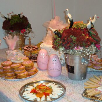 Mooi aangekleed kraamfeest tafel roze 2