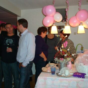 Mooi aangekleed kraamfeest tafel sfeervol