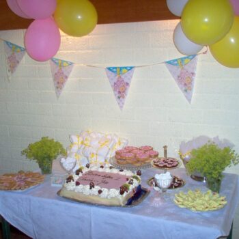 Sfeervolle tafel kraamfeest of babyshower